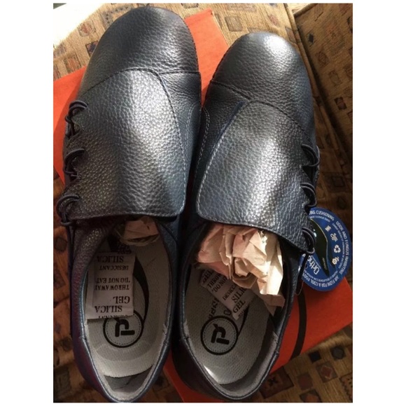 Propet Tawny 9.5W Navy Leather Walking NIB - Picture 2 of 7